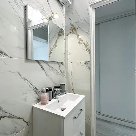 Charming 14m In 17th Arrondissement 아파트 *