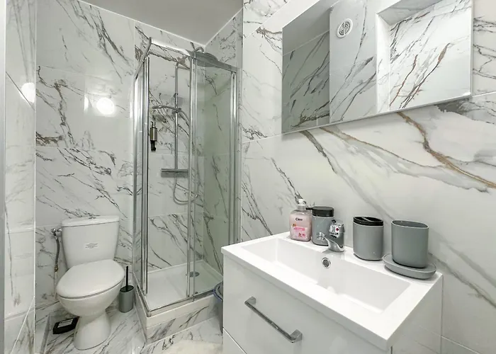 Charming 14m In 17th Arrondissement *
